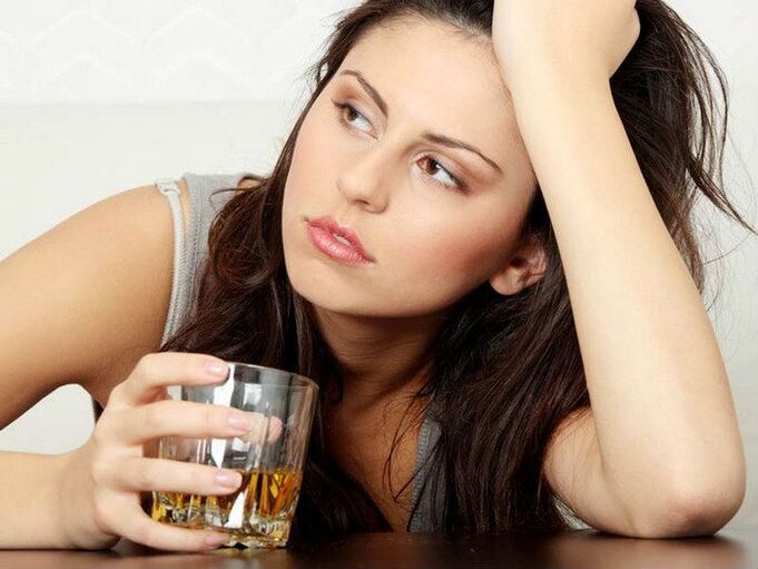 Alkohola duen emakumea